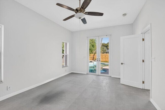 Building Photo - 467 NE 31st St