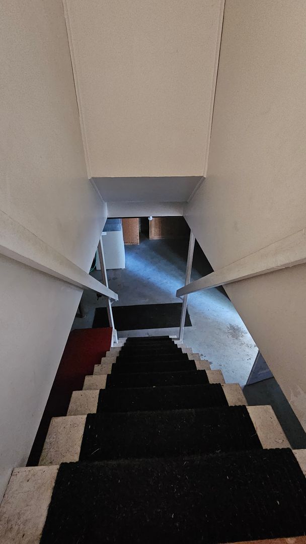Building Photo - Mid Century 3 Bedroom