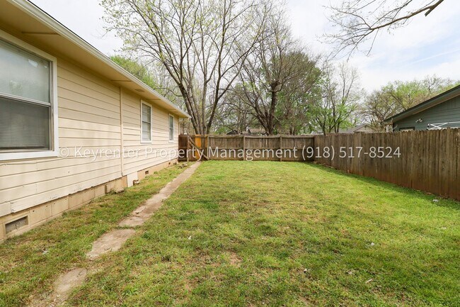 Building Photo - 3 Bed | 2.5 Bath in Oologah!