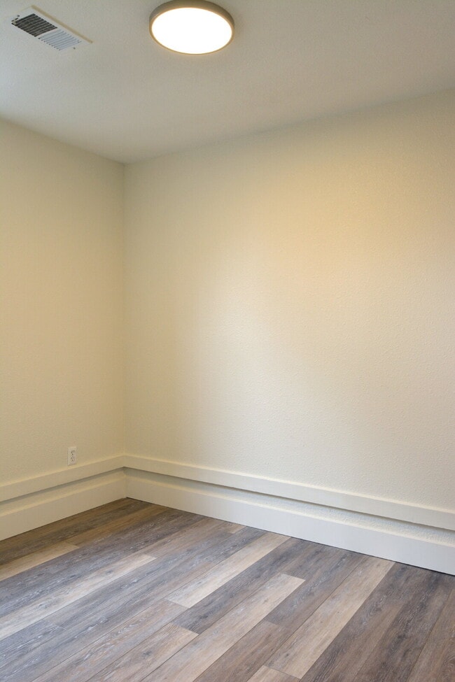 Building Photo - Cozy & Charming 2-Bedroom Apartment in Cheyenne – All Utilities Included!
