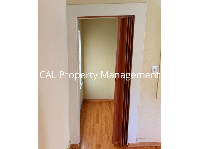 Building Photo - 25358 Markham Ln