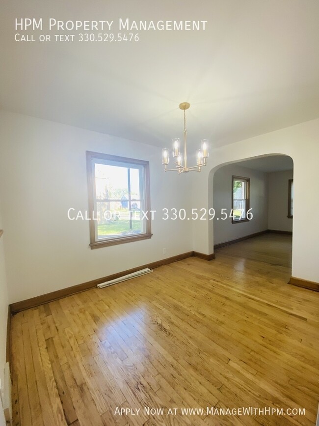 Building Photo - Free First Month Rent Special