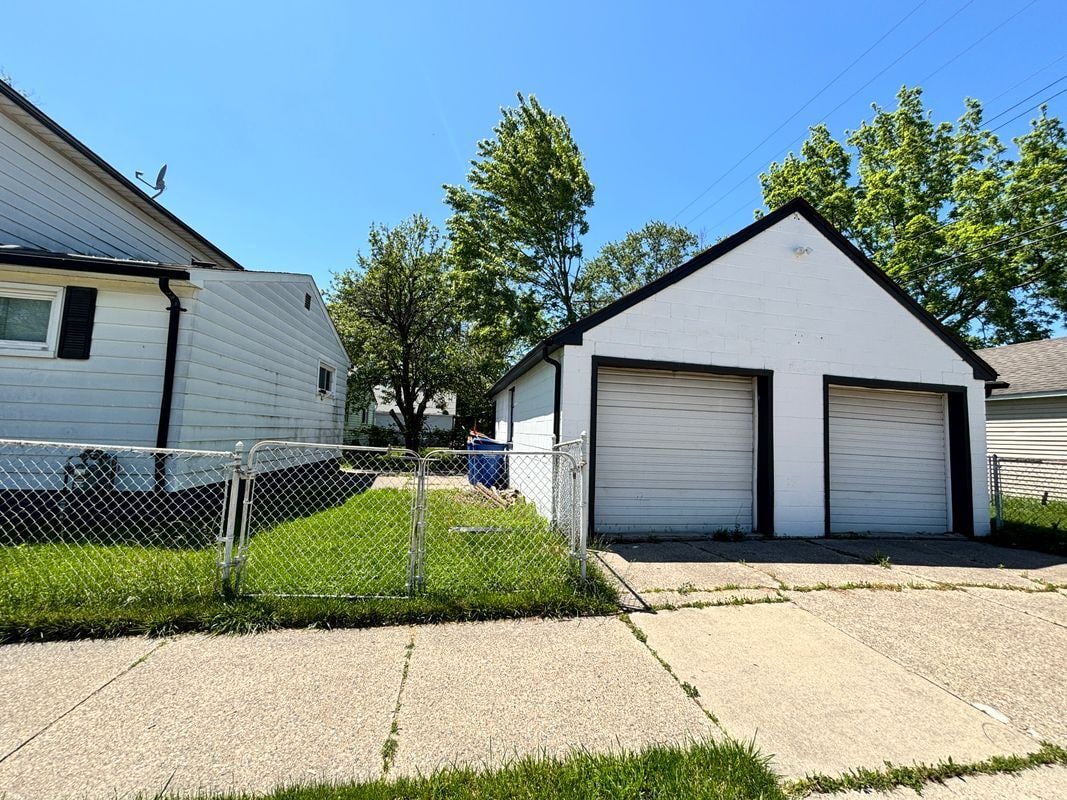 Building Photo - 8145 Lozier Ave
