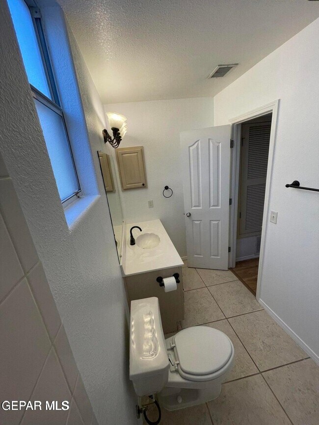 Building Photo - 6376 Dakota Ridge Dr