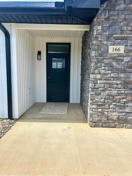 Building Photo - 166 Lakeshore Bay Dr