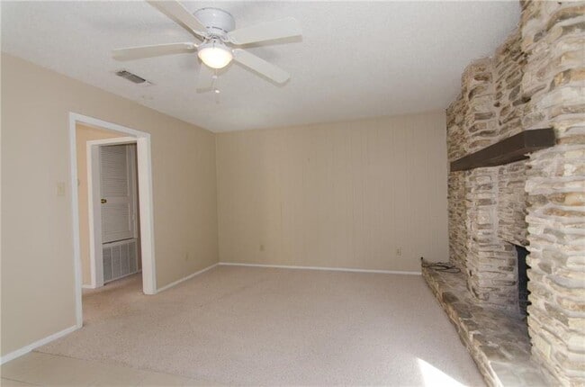 Building Photo - 10405 Firethorn Ln