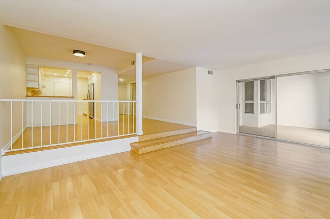 Building Photo - 4807 Woodley Ave