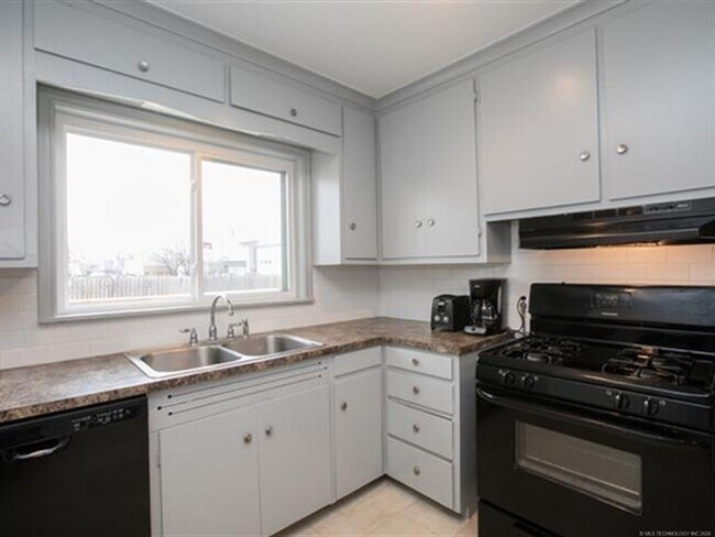 Building Photo - Brookside Bungalow!