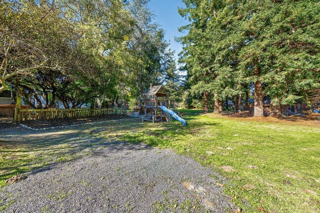Building Photo - Charming 3-Bed / 2-Bath Retreat on Over an Acre in Sebastopol