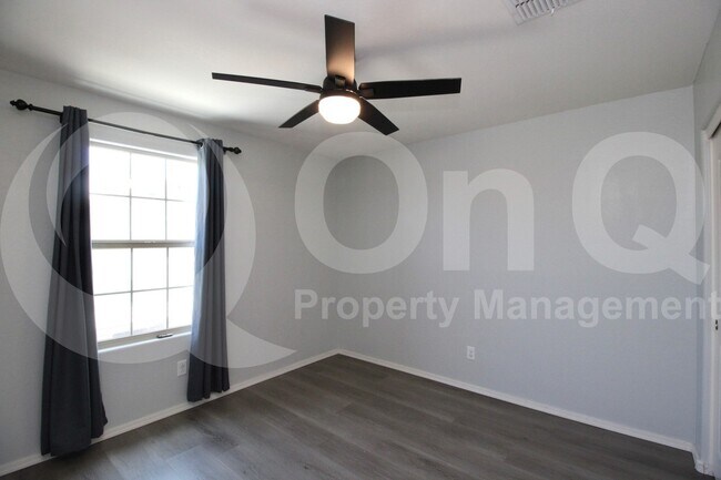 Building Photo - 16401 W Latham St