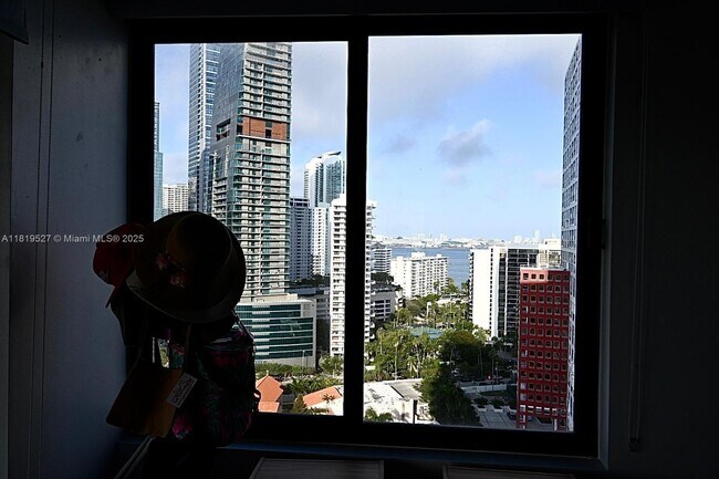Building Photo - 1581 Brickell Ave