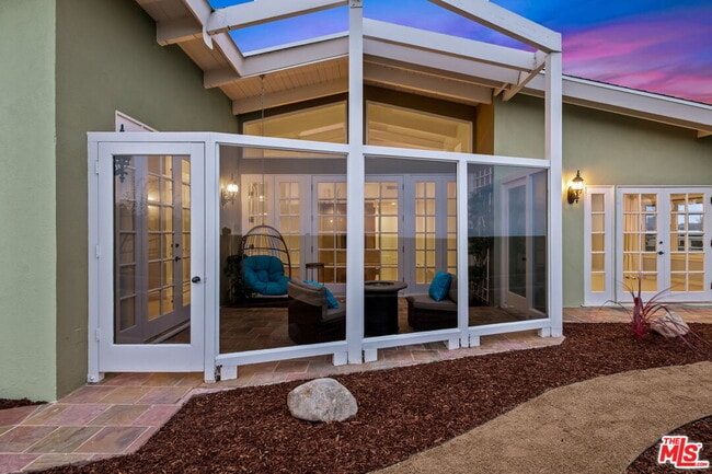 Building Photo - 221 Bellino Dr