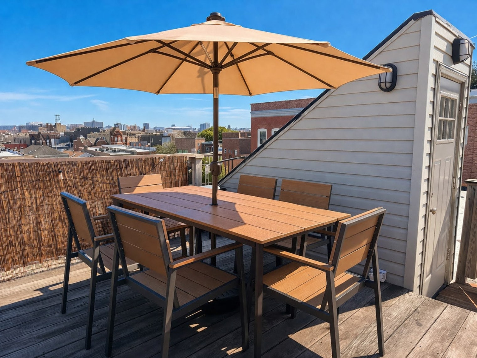 Building Photo - 736 N Throop St