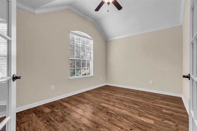 Building Photo - 9023 S Comanche Cir