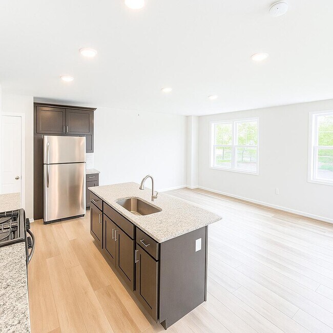 Building Photo - 317 Tower Ridge Cir