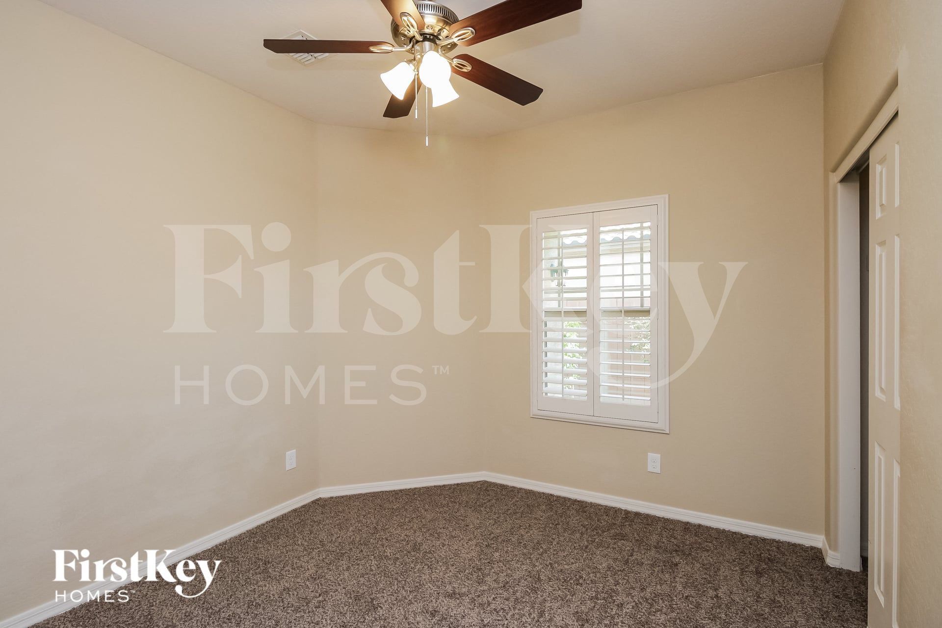 Building Photo - 376 W Flame Tree Ave