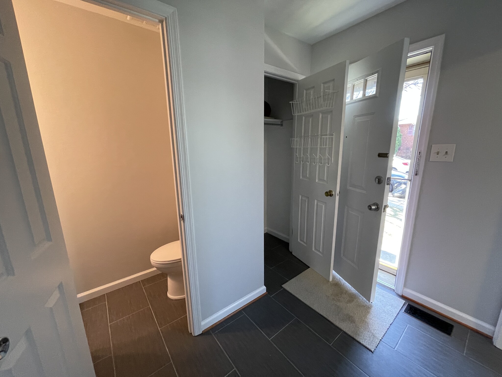 Building Photo - 845 N Greenbrier St