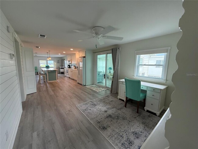 Building Photo - 637 Los Altos