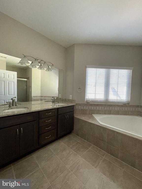 Building Photo - 514 Gentlewood Square