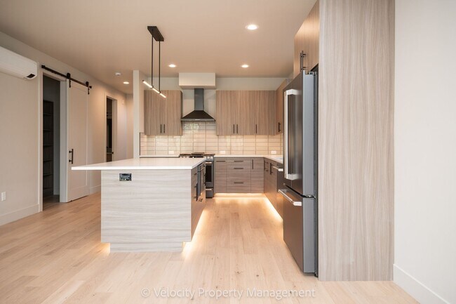 Building Photo - Brand New Westside Townhome!