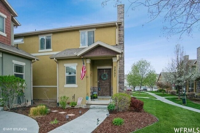 Building Photo - 3857 E Cunninghill Dr