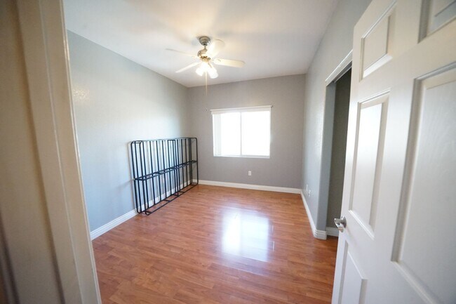 Building Photo - 2291 W Horizon Ridge Pkwy
