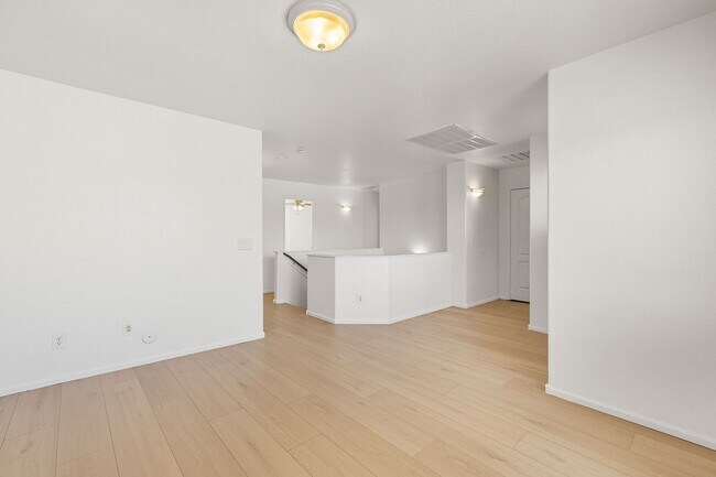 Building Photo - Solar Home with Nice Floorplan in a Great Location! Norterra Dynamite Ranch