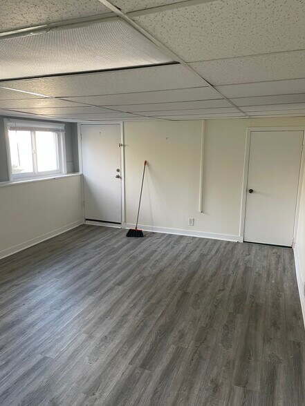 Building Photo - 0N220 Silverleaf Blvd