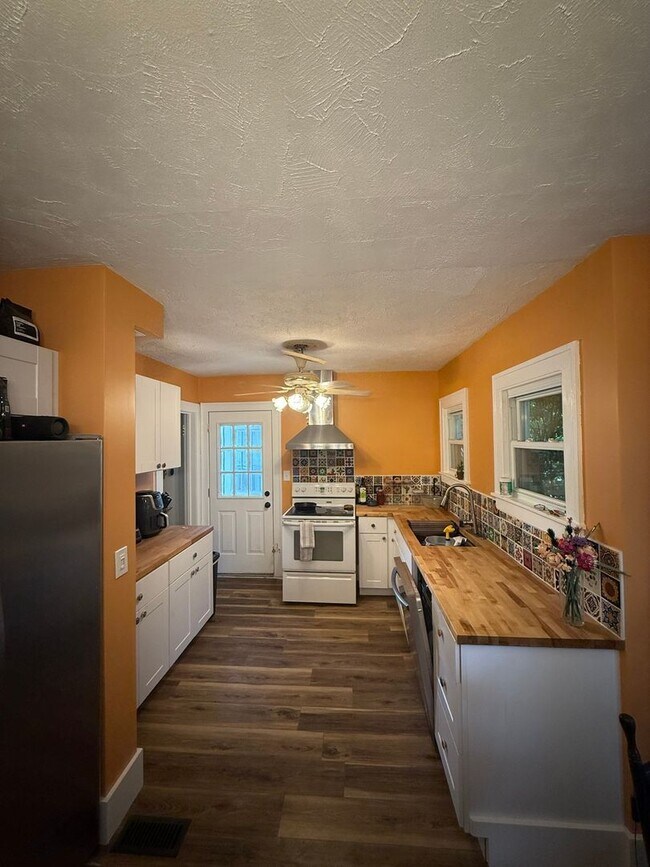 Building Photo - Charming 3BR House in Waterford