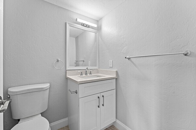 Building Photo - 1866 Fairview Villas Dr