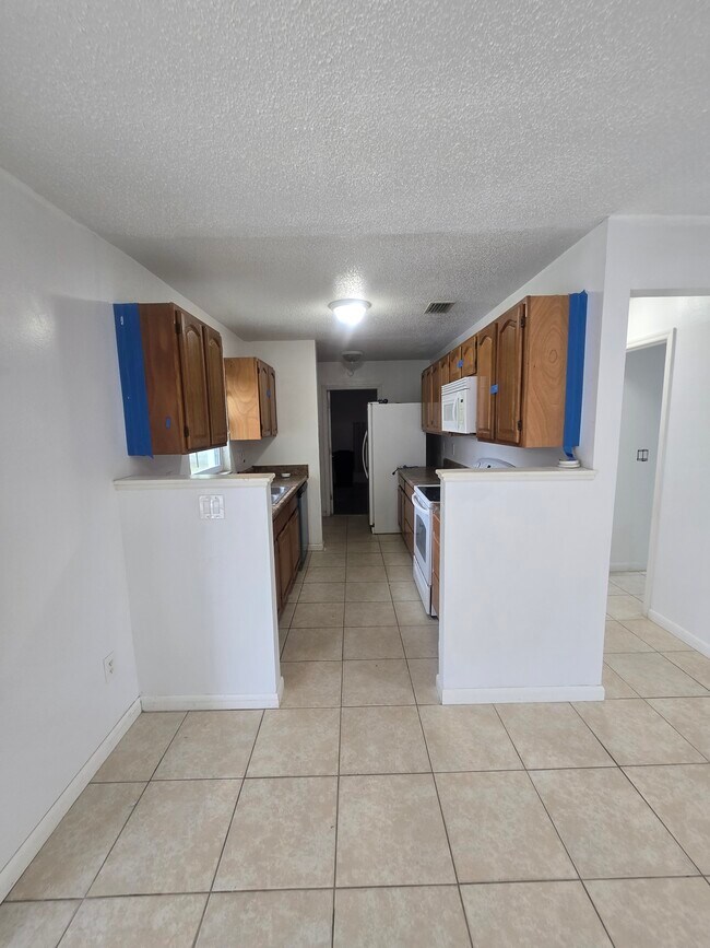 Building Photo - 9231 Antrim St