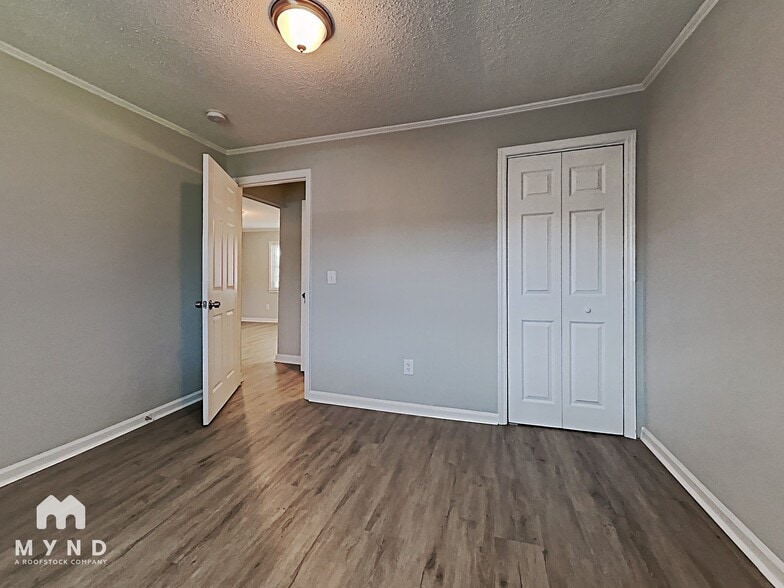 Building Photo - 1112 Pine St