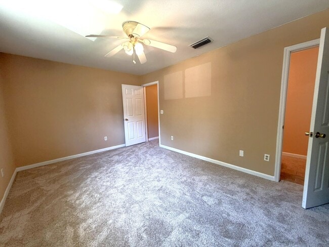 Building Photo - 514 Teal Ln