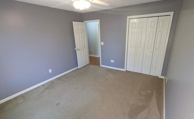 Building Photo - 350 Katydid St