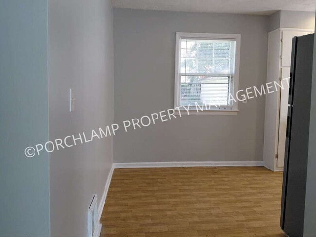 Building Photo - 1524 Edward Ave SE