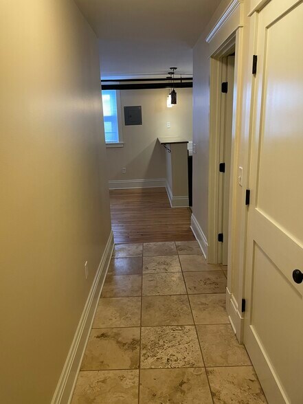 Entry - 2409 Fremont Ave S