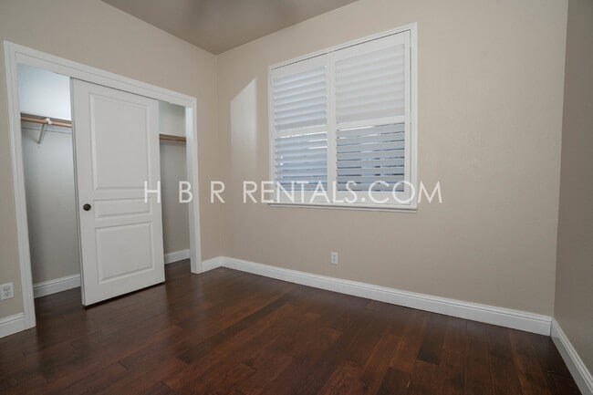 Building Photo - 422 Meyenberg Ave