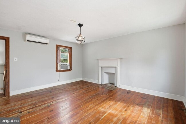 Building Photo - 27 E Broad Way
