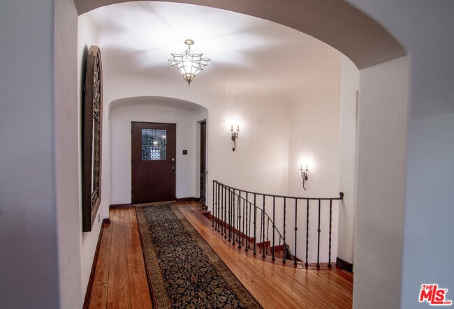 Building Photo - 3475 N Knoll Dr