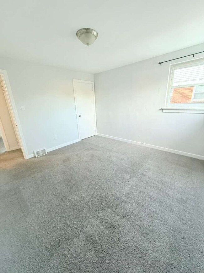 Building Photo - Beautiful and Fully renovated 4bd 2ba house in Penn Hills!