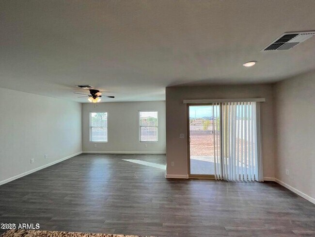 Building Photo - 2048 E Velvet Pl