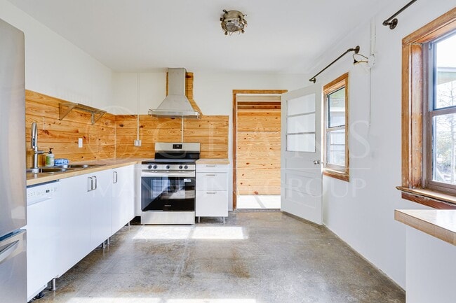 Building Photo - Historic Coquina Meets Modern Finishes 2 Bedroom 1 Bath Duplex in the Heart of Flagler Beach