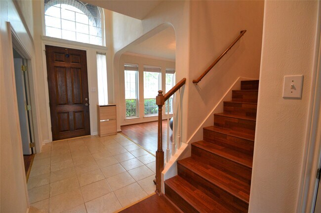 Building Photo - 12110 Laurel Ct