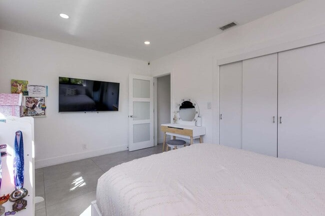 Building Photo - 1049 W Palmetto Park Rd