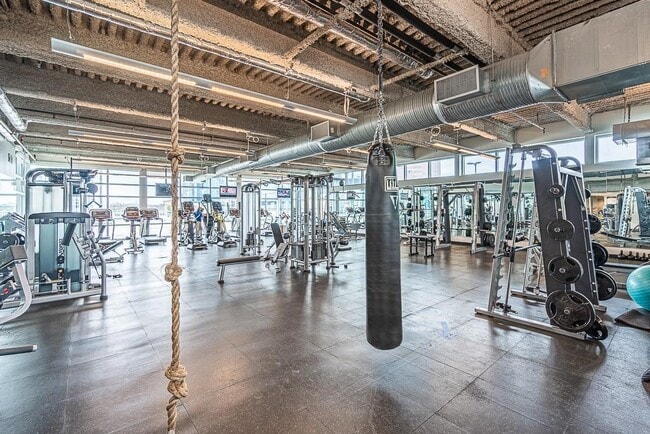 Building Photo - 150 E Robinson St