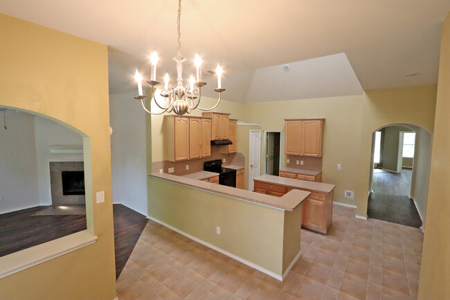 Building Photo - 1000 Warbler Ln