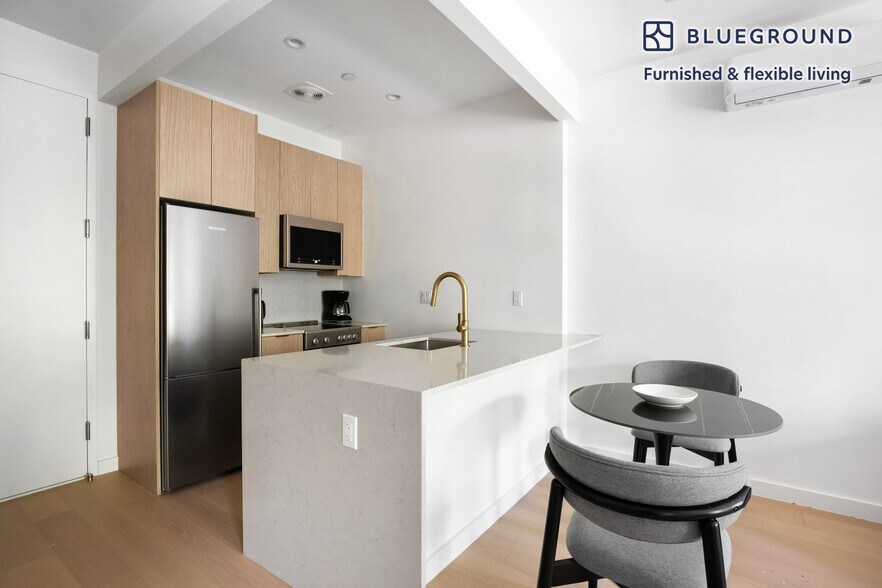 Building Photo - 285 Kingsland Ave