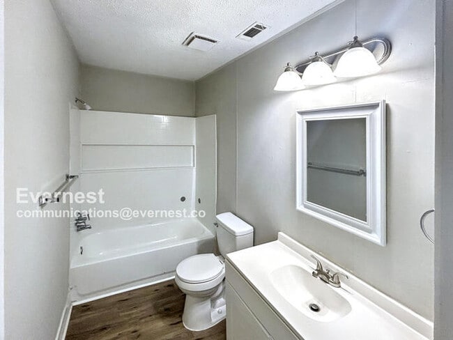 Building Photo - 1243 3rd Ave NW