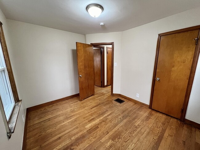 Building Photo - 1432 Parkamo Ave
