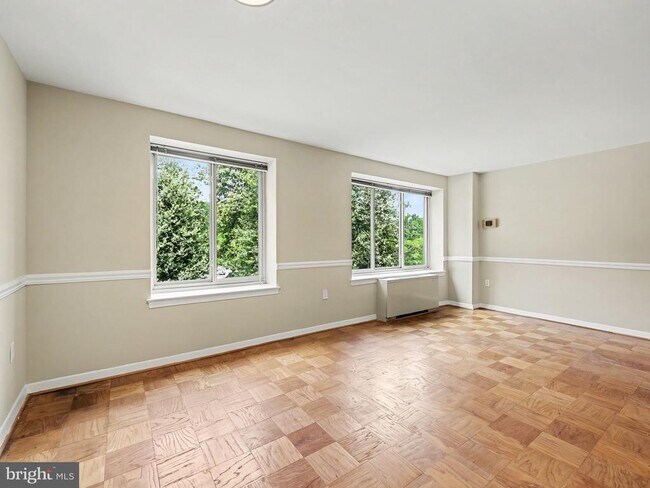 Building Photo - 3000 Spout Run Pkwy